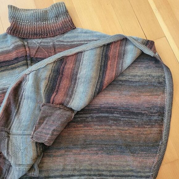 striped turtleneck knit poncho with front‎ pockets and textured details - Picture 6 of 11